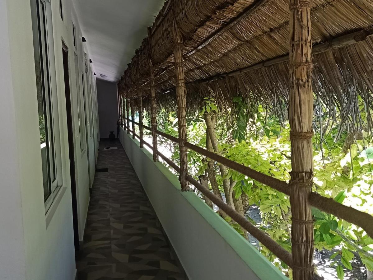 Dhangethi Inn Luaran gambar